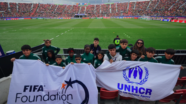 La Fundación FIFA y la ACNUR cumplen el sueño de 25 niños y niñas en Chile
